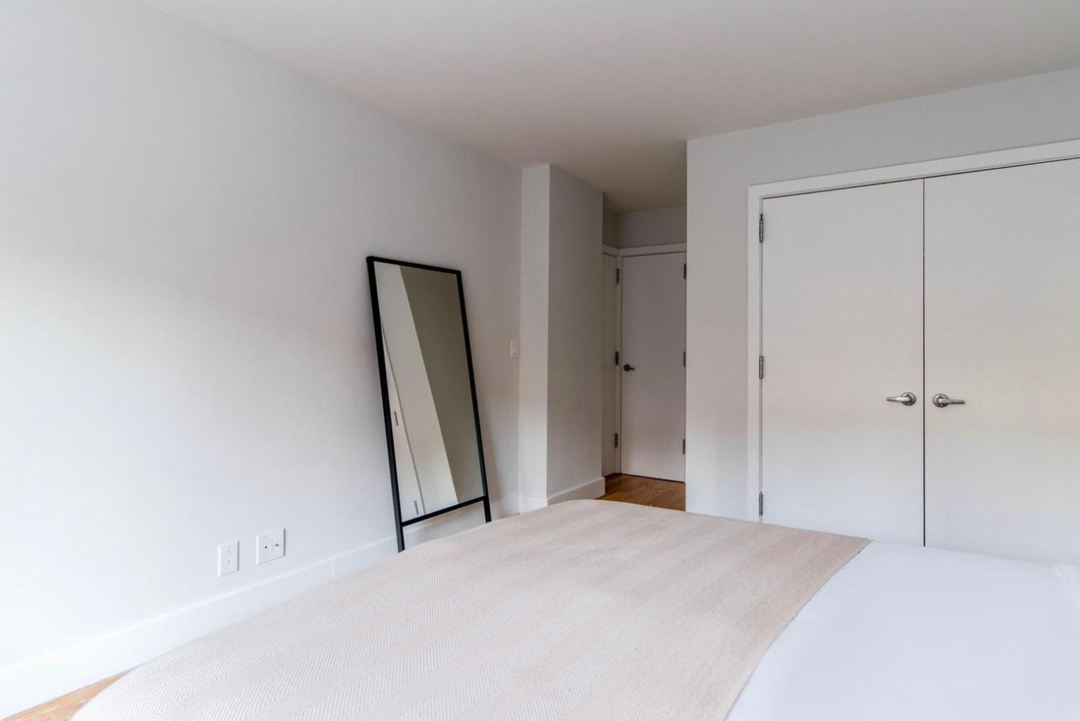 Lenox Hill 2br W Elevator Doorman Nr Art Nyc-1389